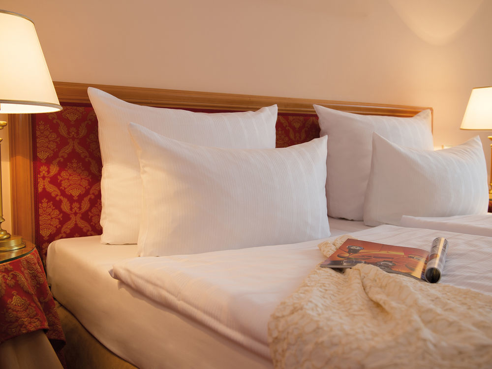 斯加罗斯伯格维克特雷迪斯酒店 嫩尼希 外观 照片 Pillows on a bed